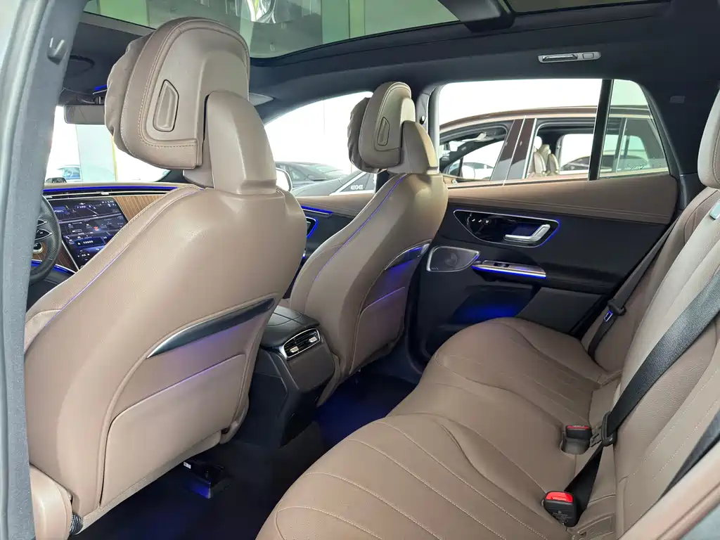Mercedes-Benz EQE SUV — миниатюра 5