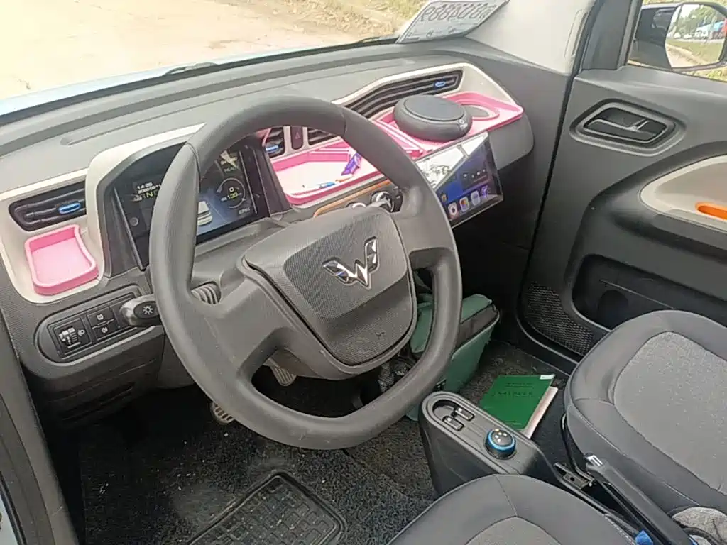 Wuling MINIEV — миниатюра 10