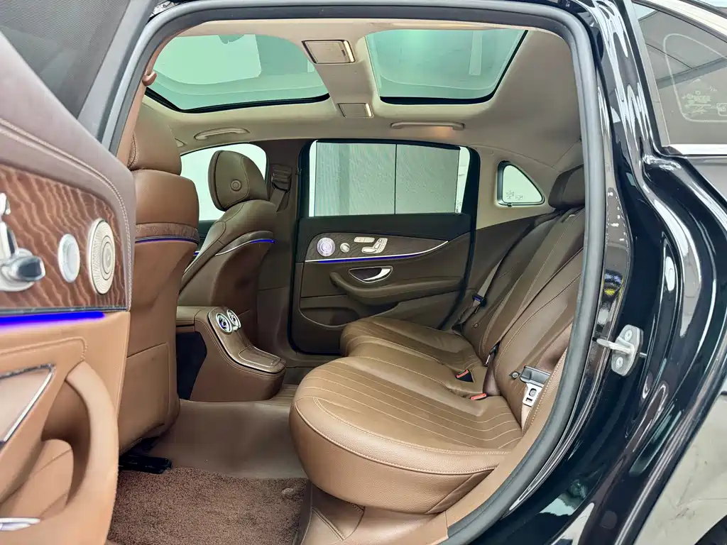 Mercedes-Benz E-Class — миниатюра 9