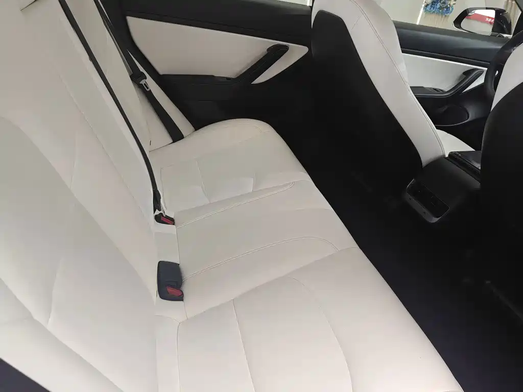 Tesla Model 3 — миниатюра 9