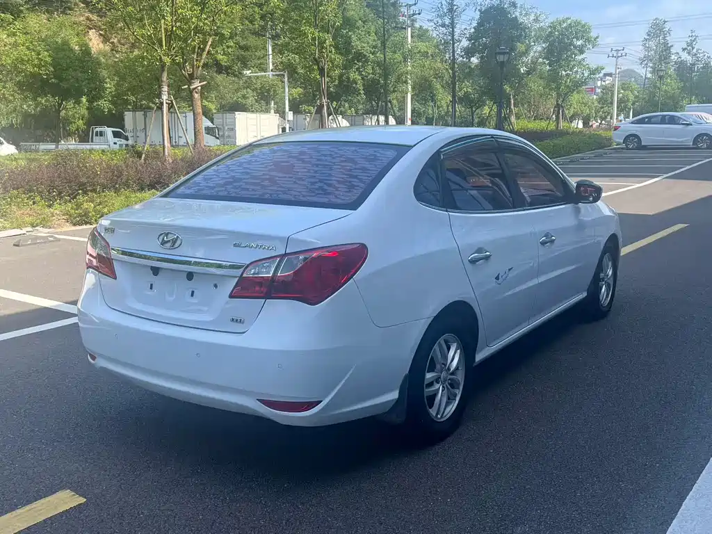 Hyundai Elantra — миниатюра 4