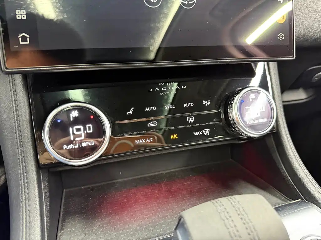 Jaguar F-PACE — миниатюра 16