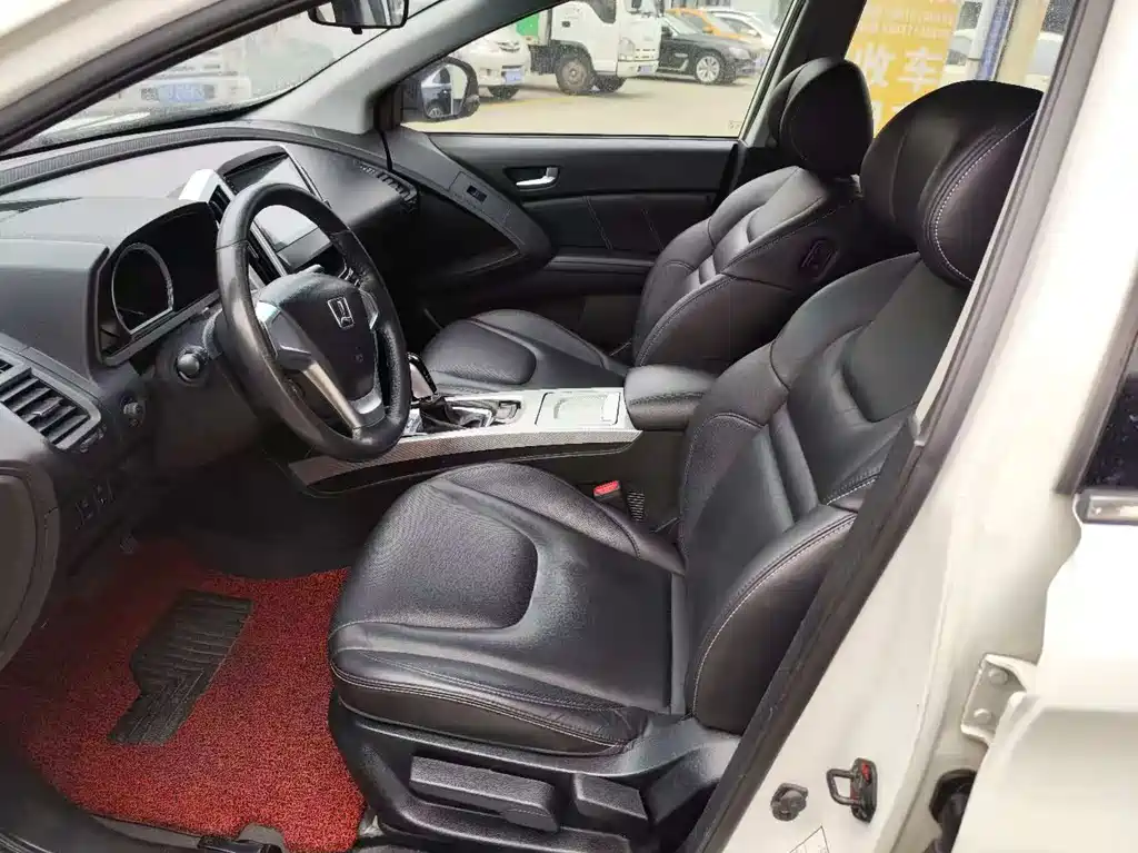 LUXGEN EXCELLENT 6 SUV