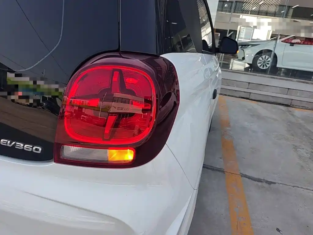 Roewe Clever — миниатюра 8