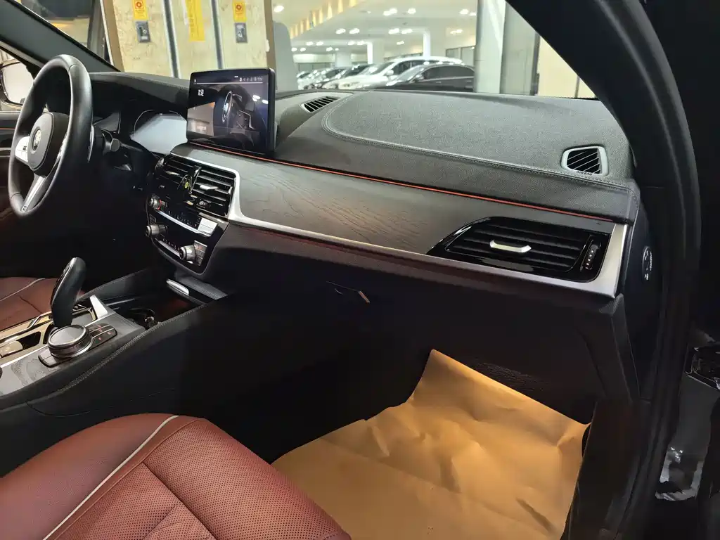 BMW 5 Series — миниатюра 14
