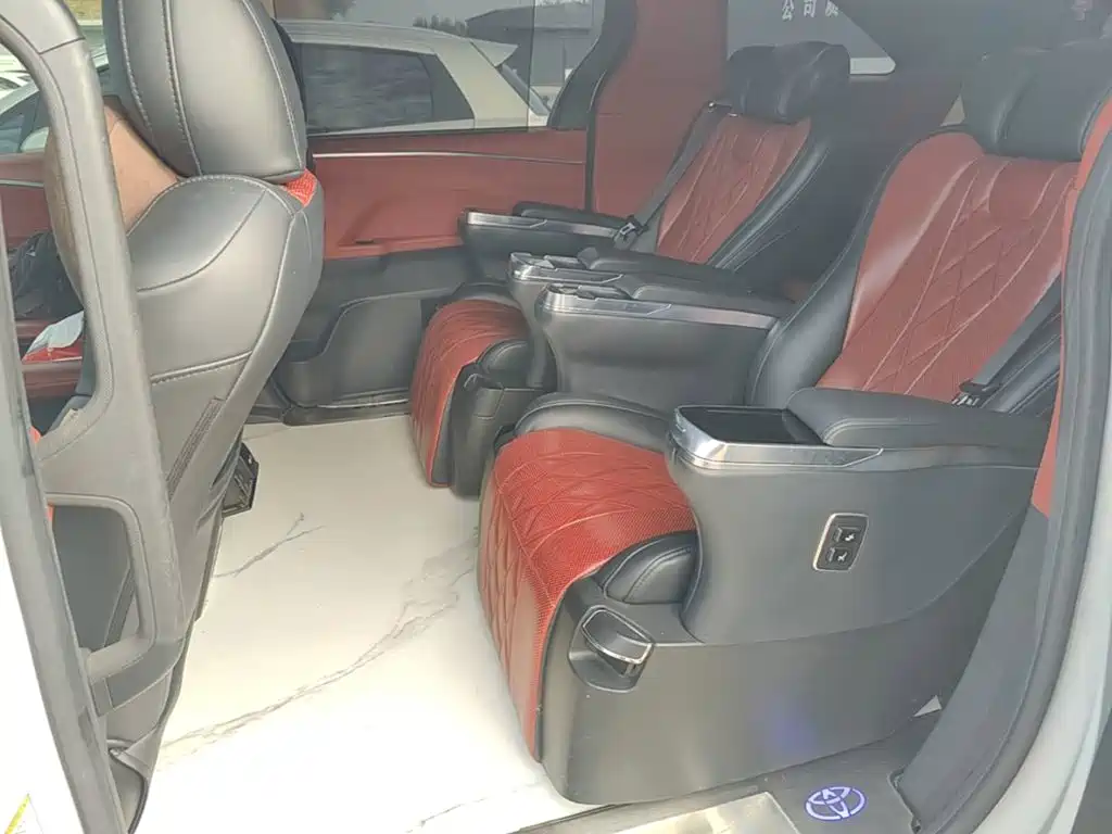 Toyota Sienna — миниатюра 17