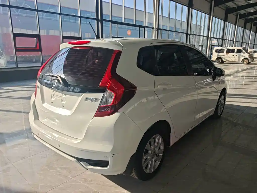 Honda Fit — миниатюра 7