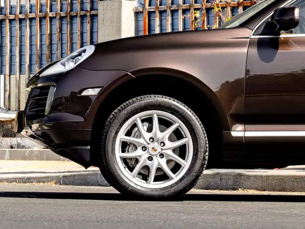 Porsche Cayenne — миниатюра 2
