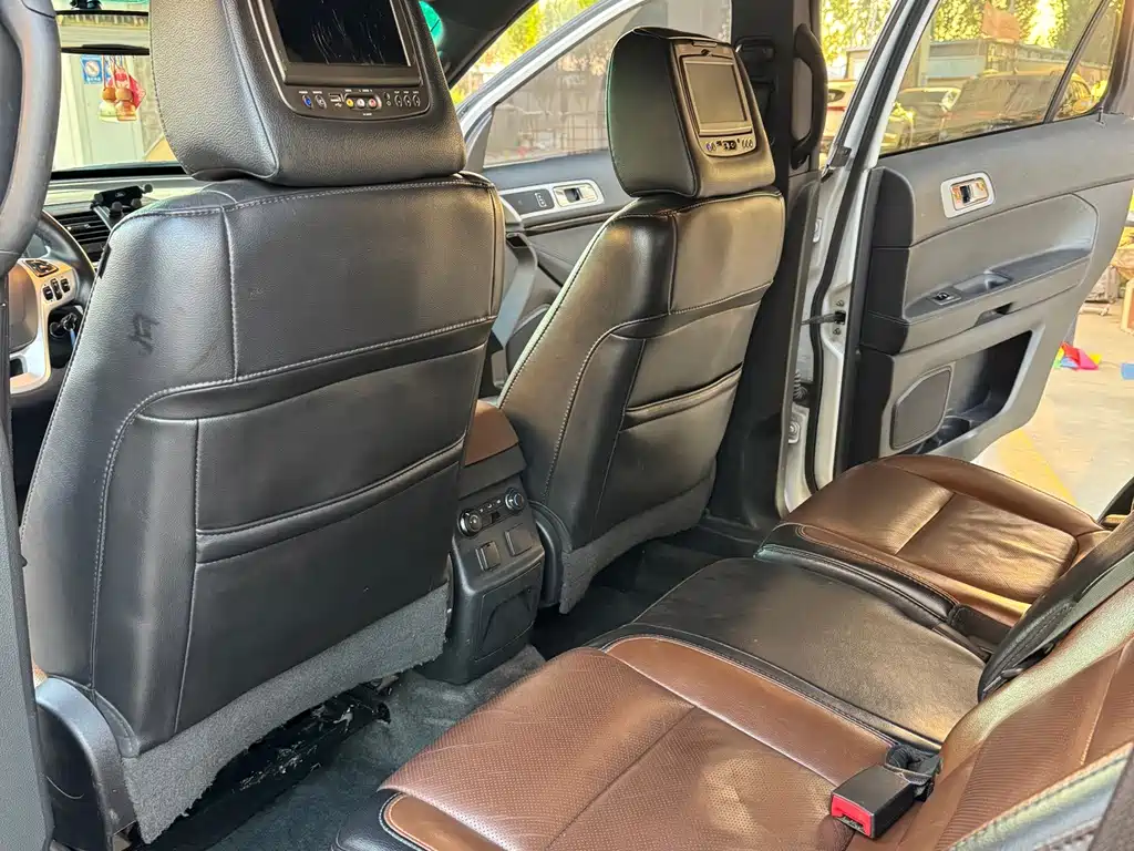 Ford Explorer (Import) — миниатюра 8