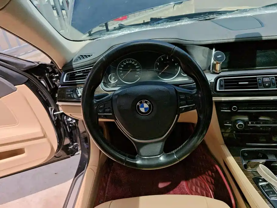 BMW 7 Series — миниатюра 15