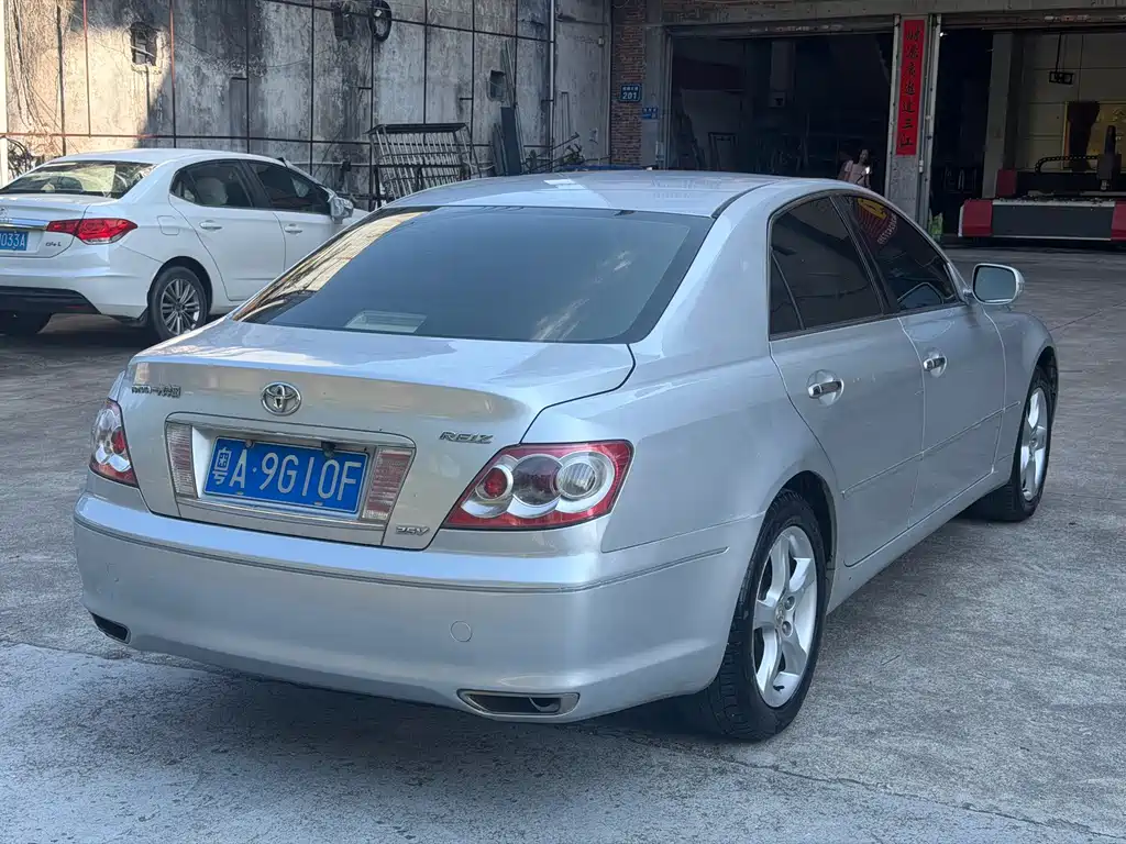 Toyota Reiz — миниатюра 4