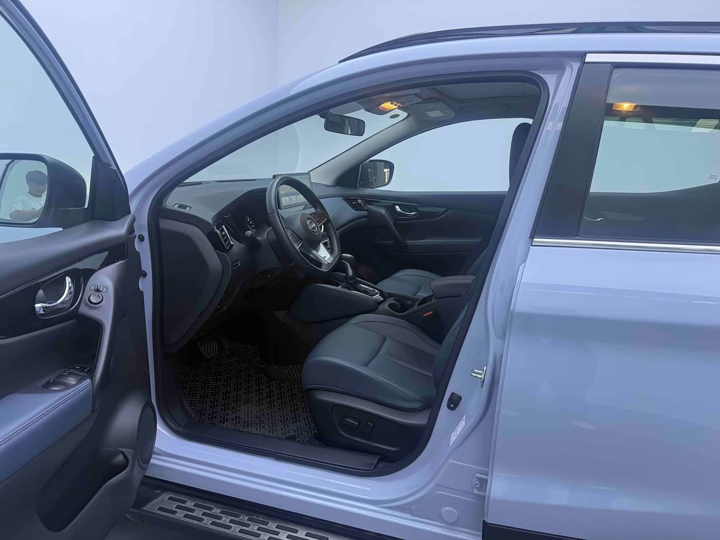 Nissan Qashqai 2.0 л 2024 г. Голубой, пробег 14600 км