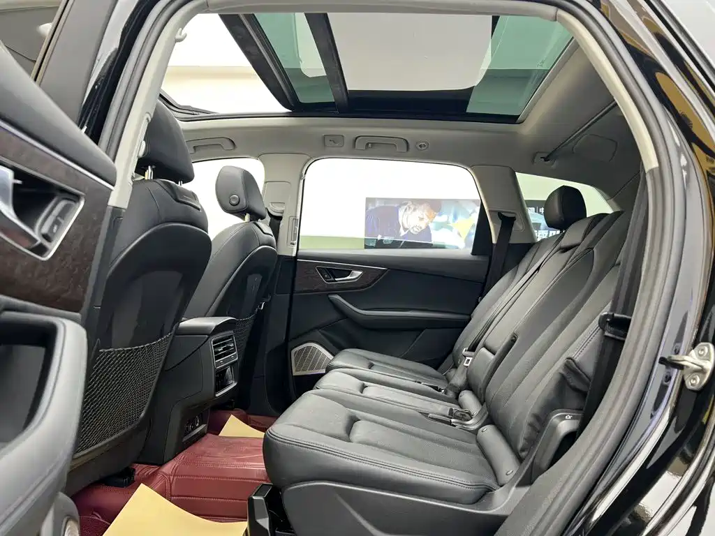 Audi Q7 — миниатюра 21