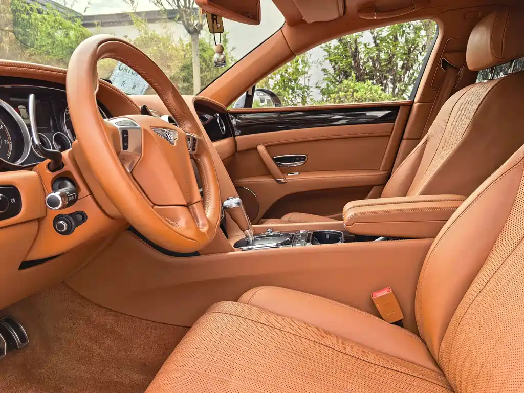 Bentley Flying Spur — миниатюра 4