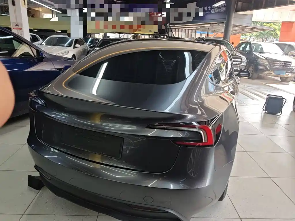 Tesla Model 3 — миниатюра 7