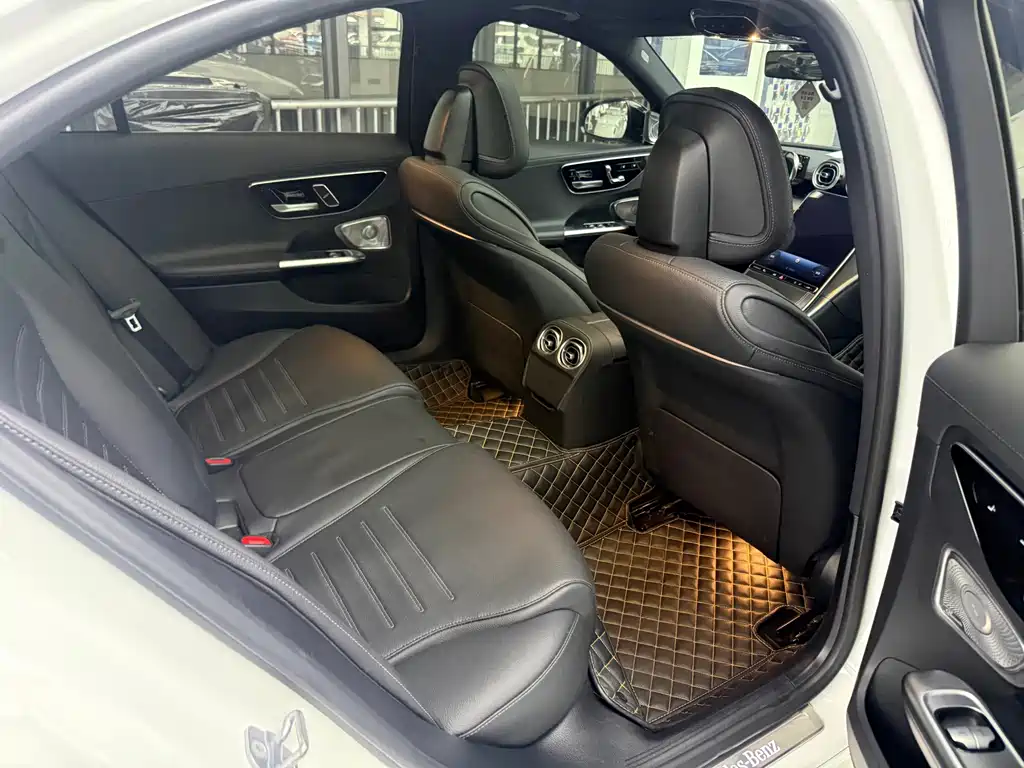 Mercedes-Benz C-Class — миниатюра 8