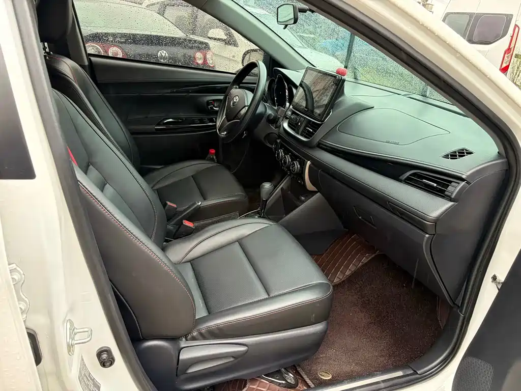 Toyota Yaris L — миниатюра 4