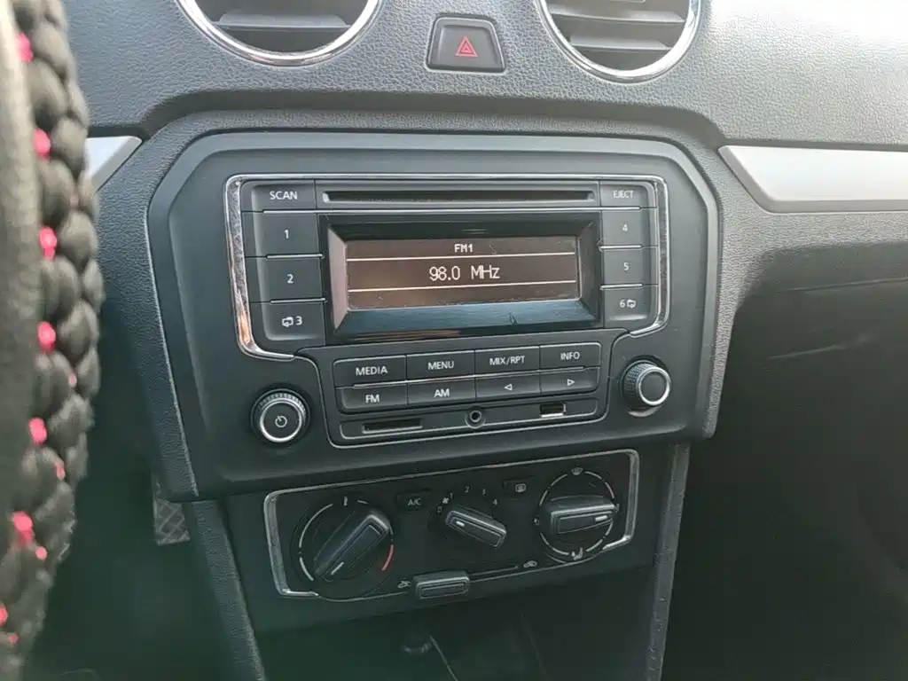 Volkswagen Jetta — миниатюра 13