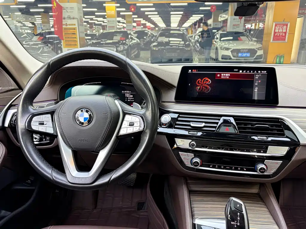 BMW 5 Series — миниатюра 6