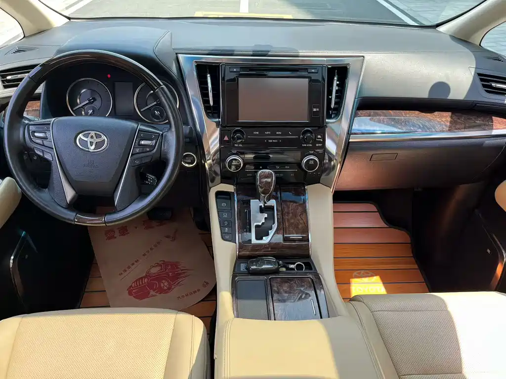 Toyota Alphard — миниатюра 4