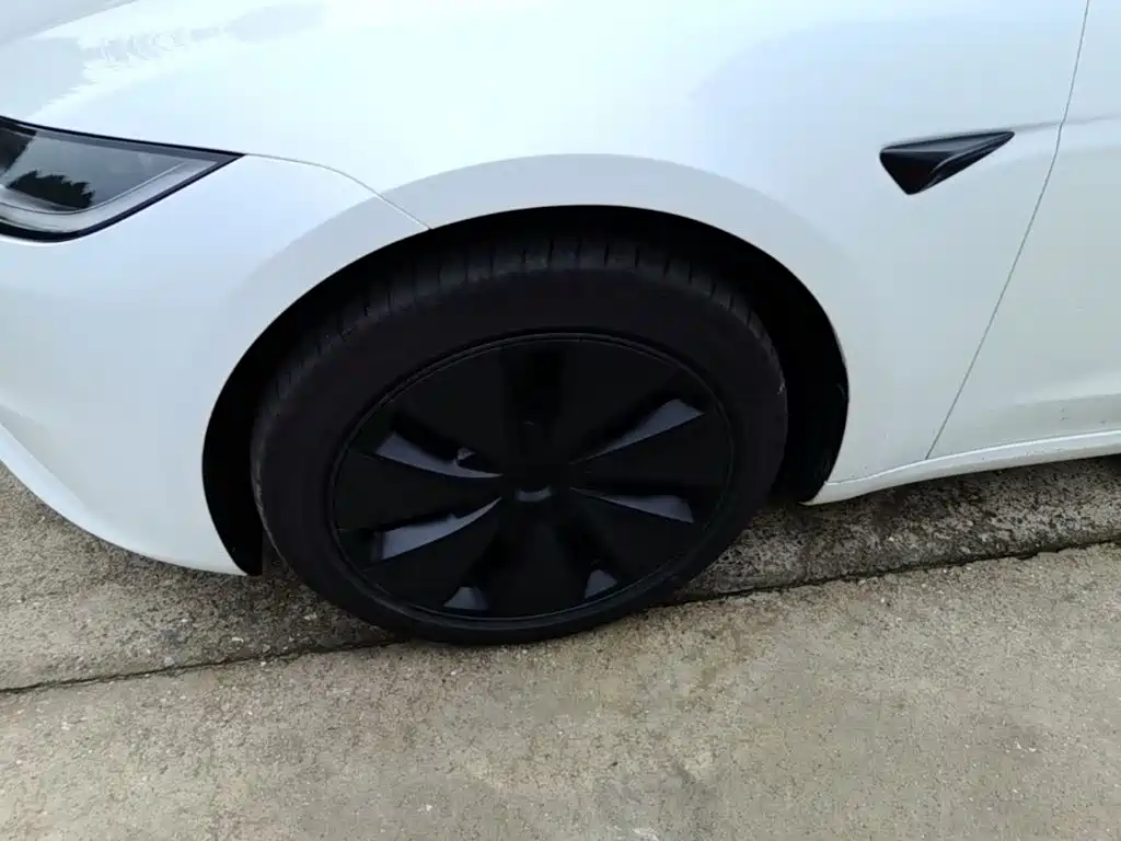 Tesla Model 3 — миниатюра 23