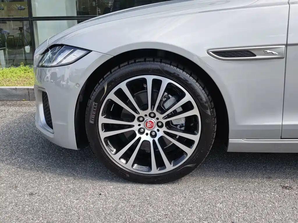 Jaguar XFL — миниатюра 22
