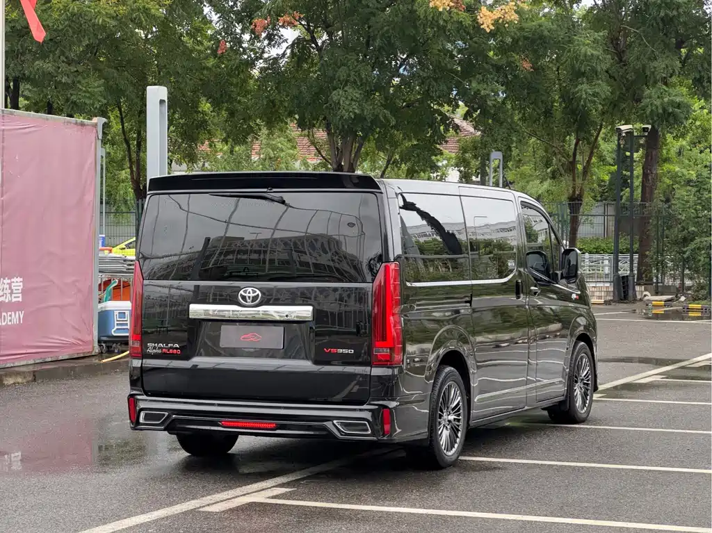 Toyota Hiace — миниатюра 5