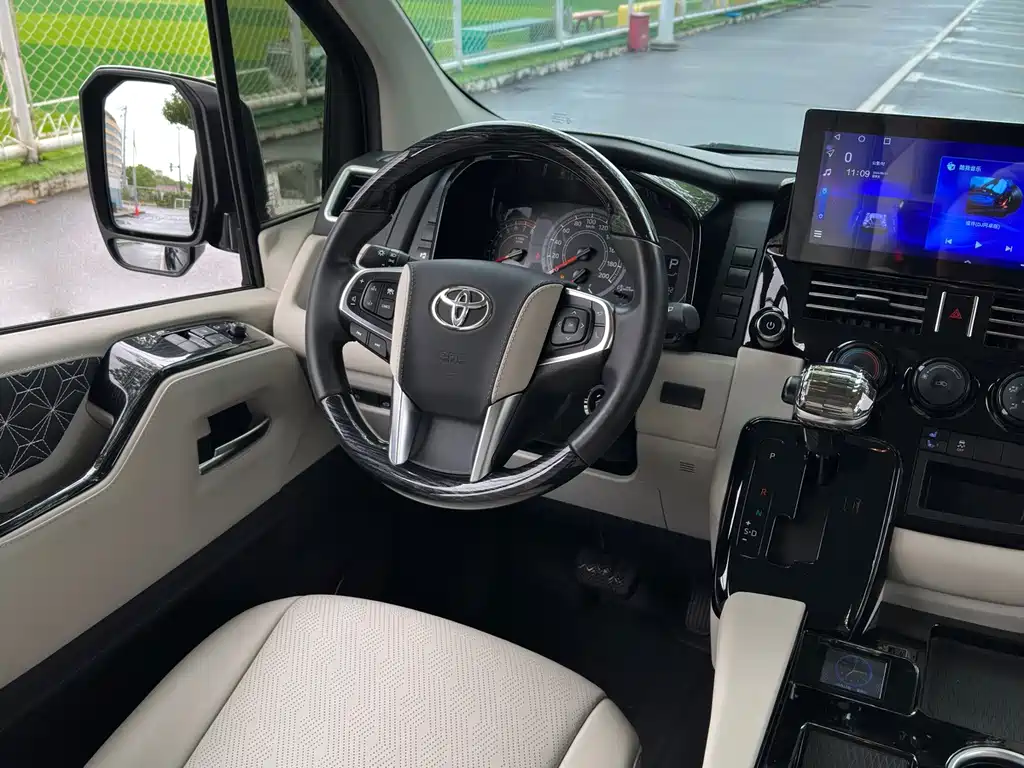 Toyota Hiace — миниатюра 21