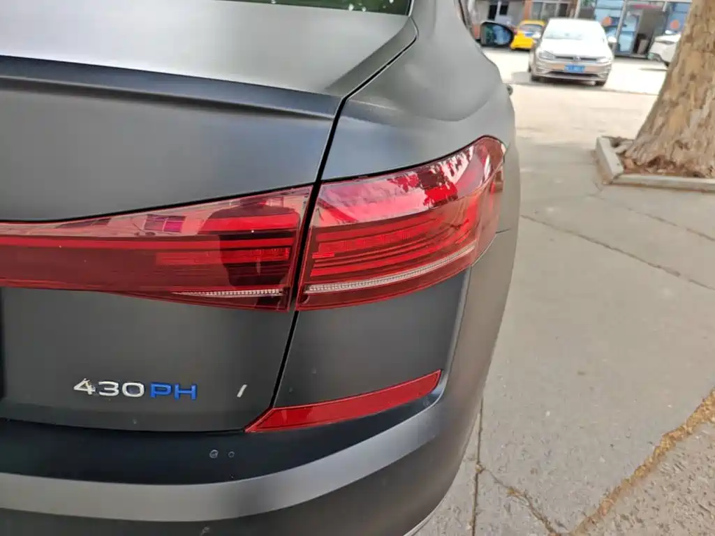 Volkswagen Passat PHEV — миниатюра 8