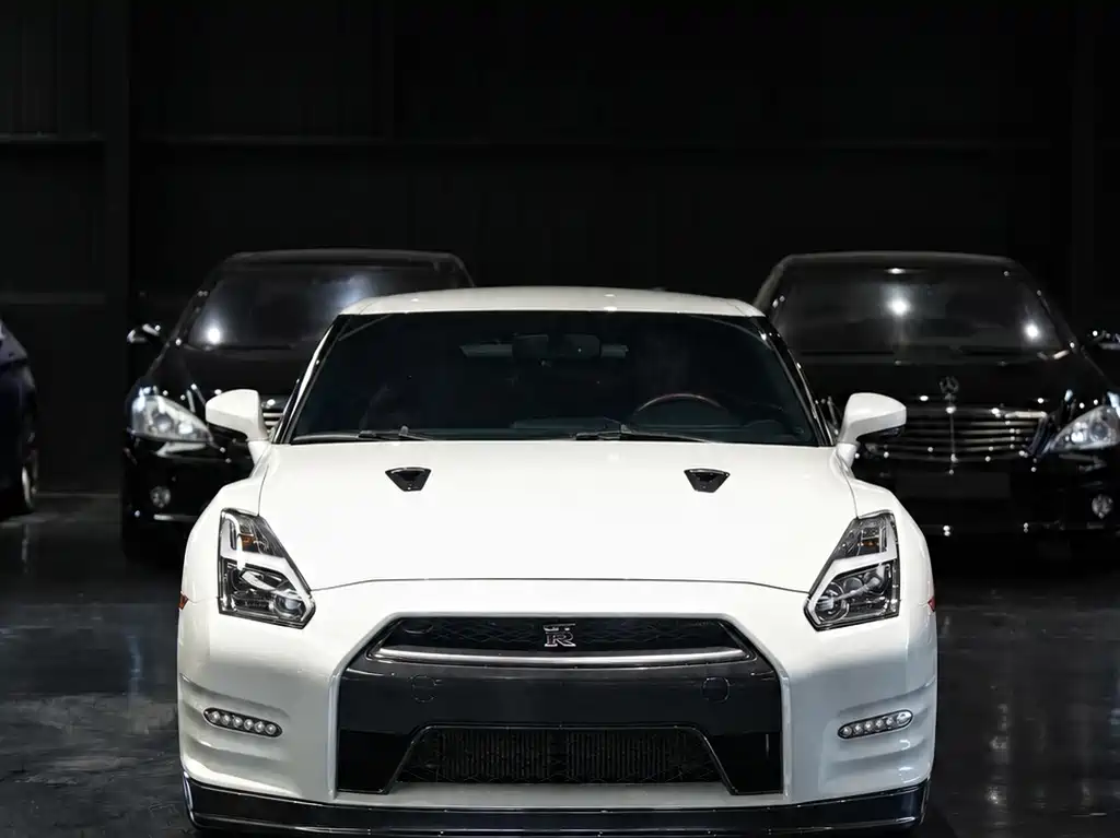 Nissan GT-R — миниатюра 2