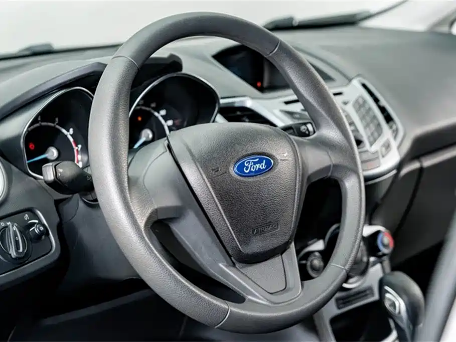 Ford Fiesta 2013 1.5L AT