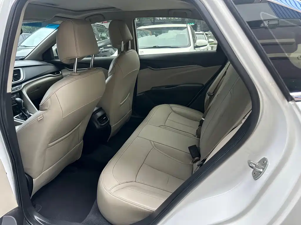 Buick Excelle — миниатюра 7