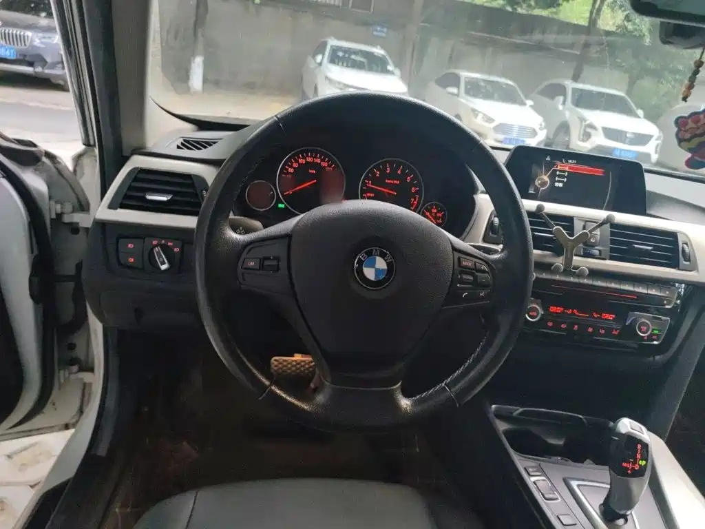 BMW 3 Series — миниатюра 3