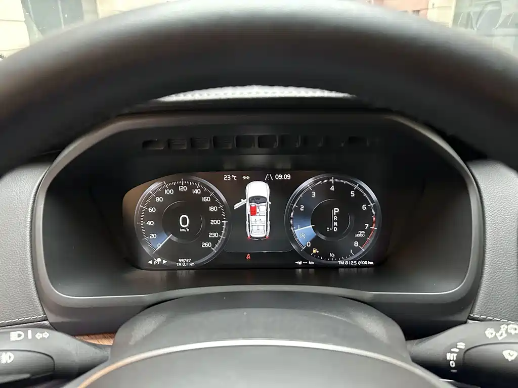 Volvo XC90 — миниатюра 11