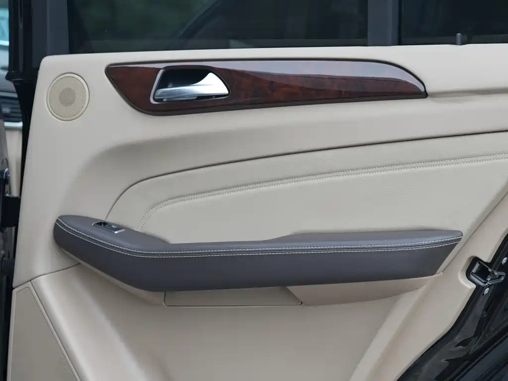 Mercedes-Benz M-Class — миниатюра 17