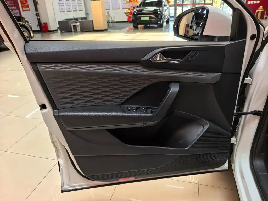 Volkswagen Tharu — миниатюра 6