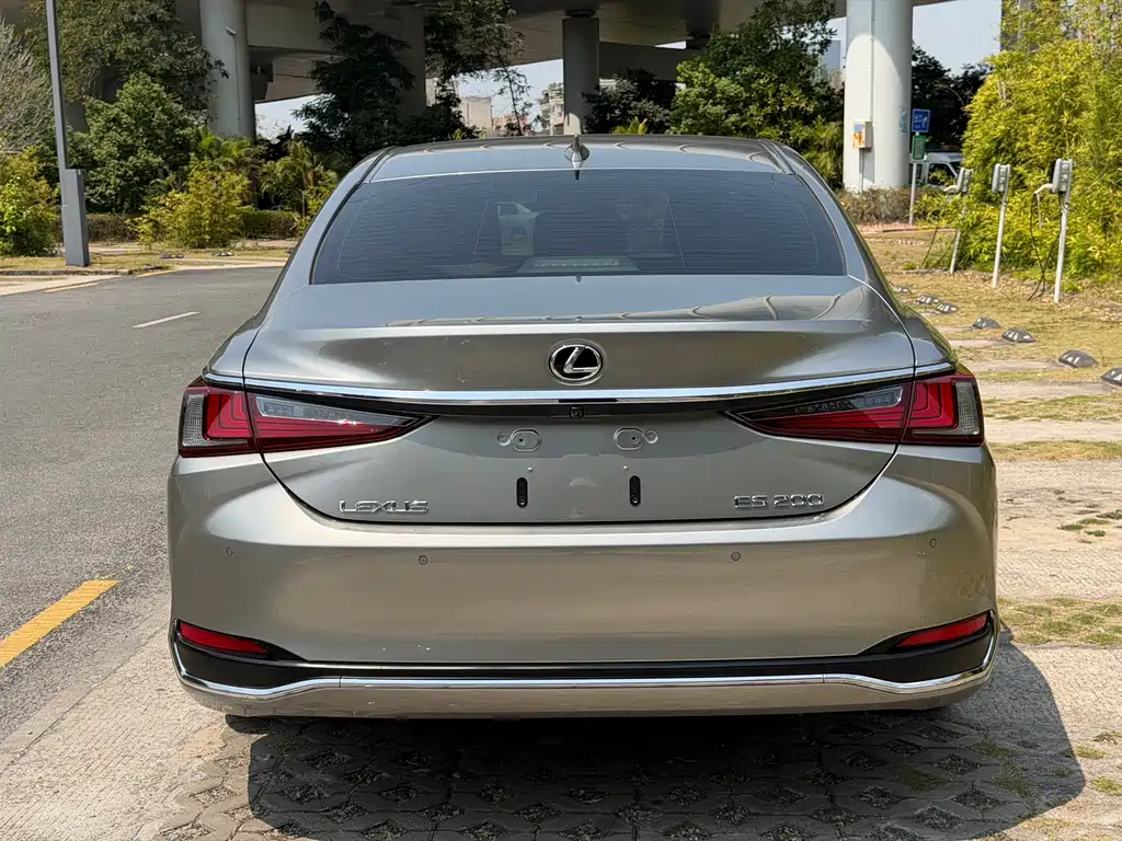 LEXUS ES