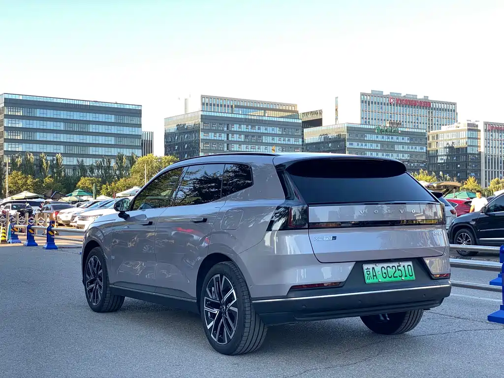 Volvo XC70 PHEV — миниатюра 4