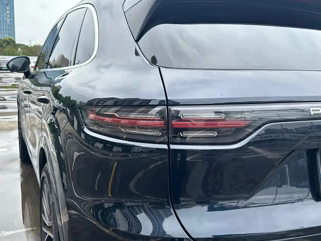 Porsche Cayenne — миниатюра 9