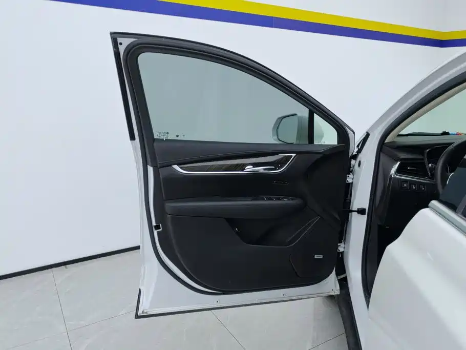 Cadillac XT5 — миниатюра 7