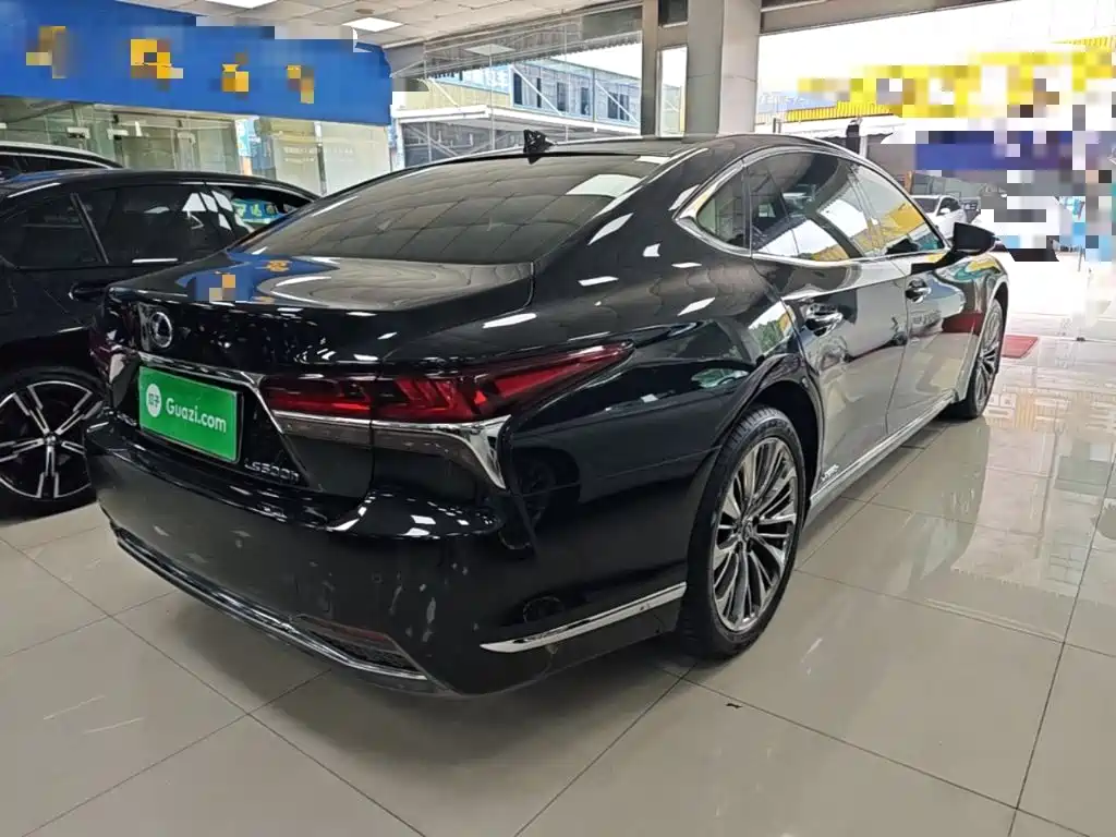 Lexus LS — миниатюра 7