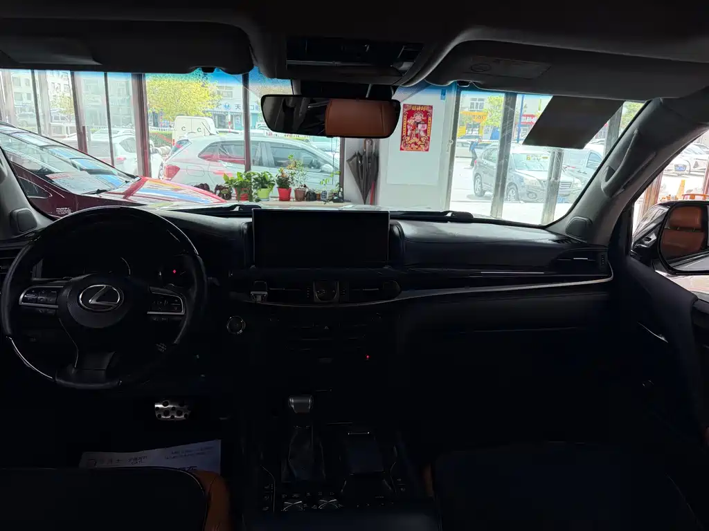 Lexus LX — миниатюра 12