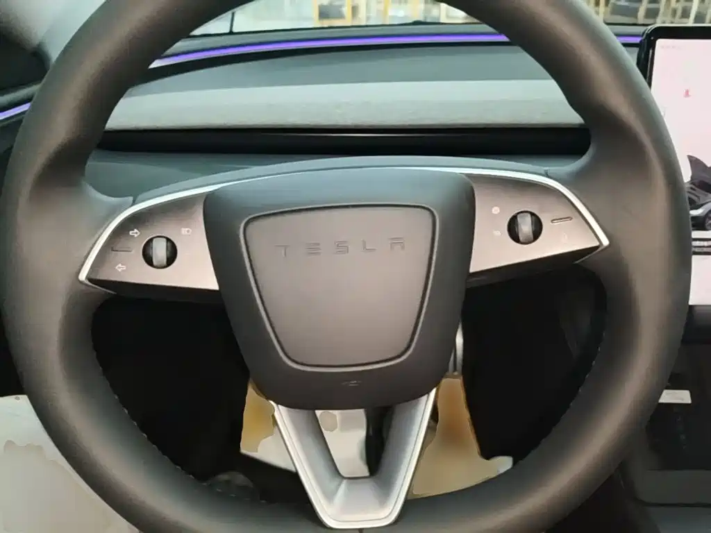 Tesla Model 3 — миниатюра 11