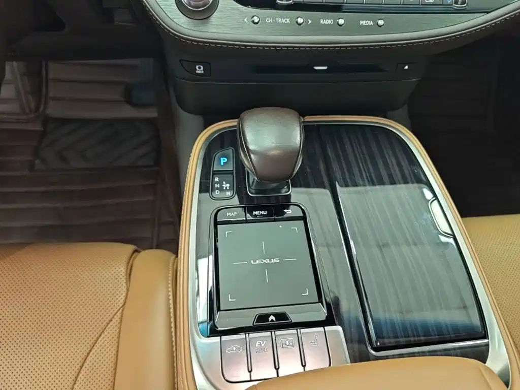 Lexus LS — миниатюра 14