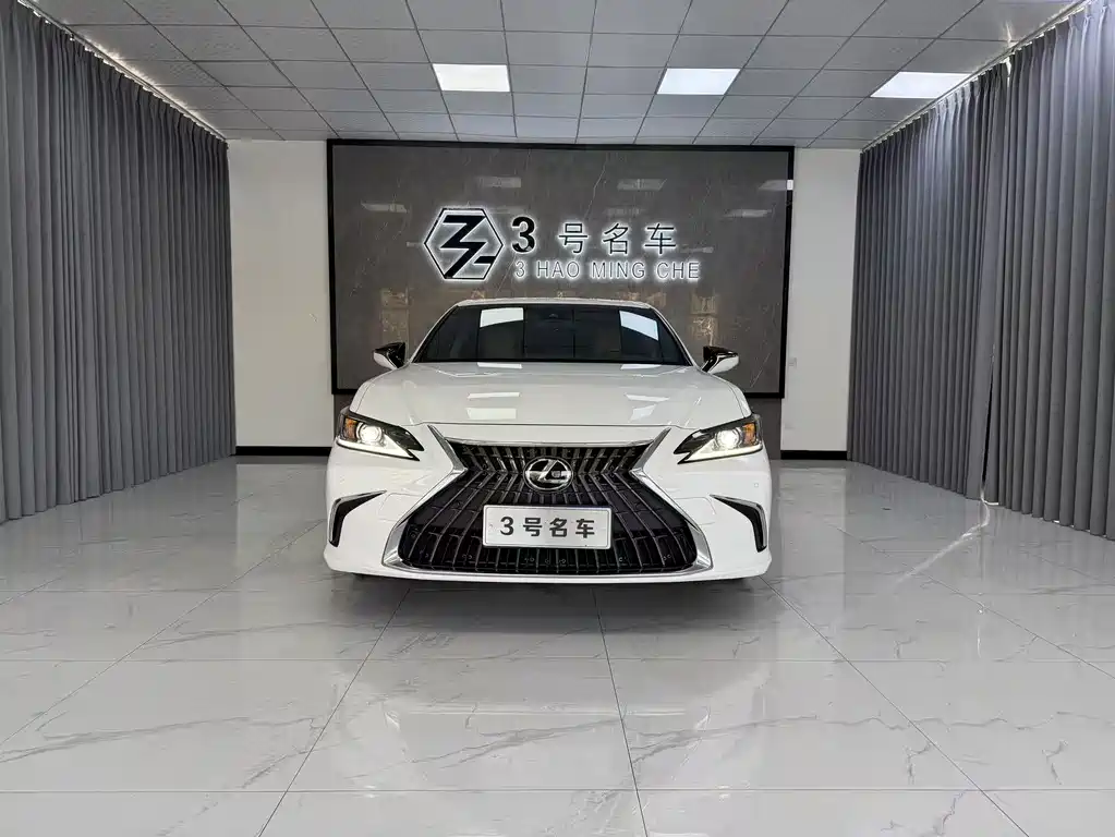 Lexus ES 2024