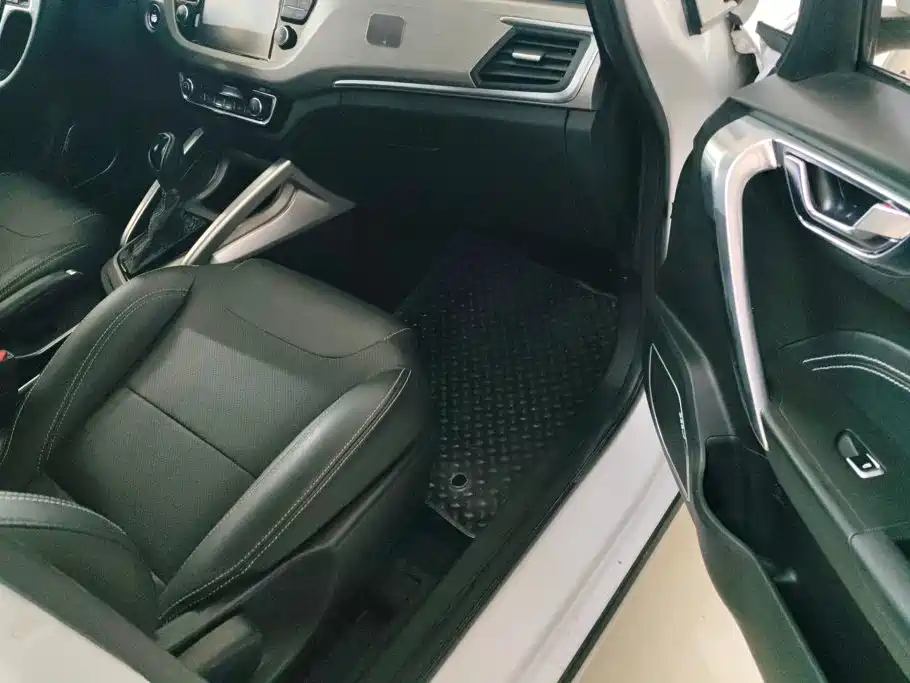 Geely Vision X3 — миниатюра 8
