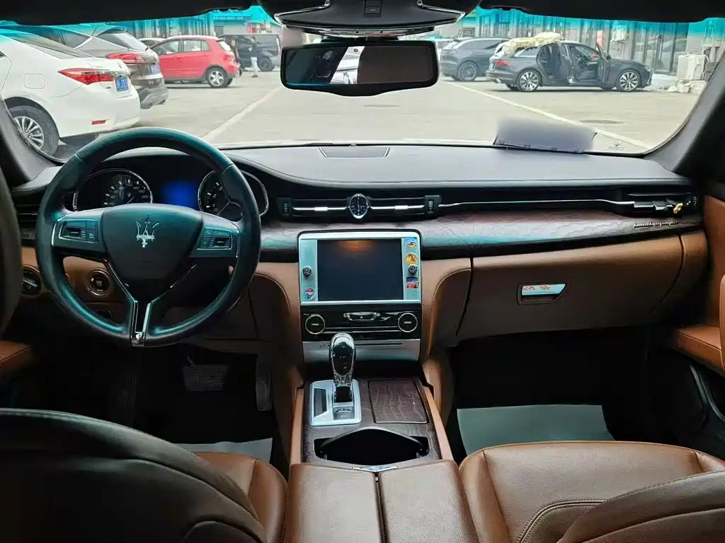 Maserati Quattroporte — миниатюра 9