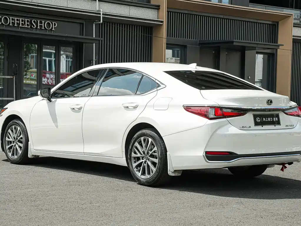 Lexus ES — миниатюра 6