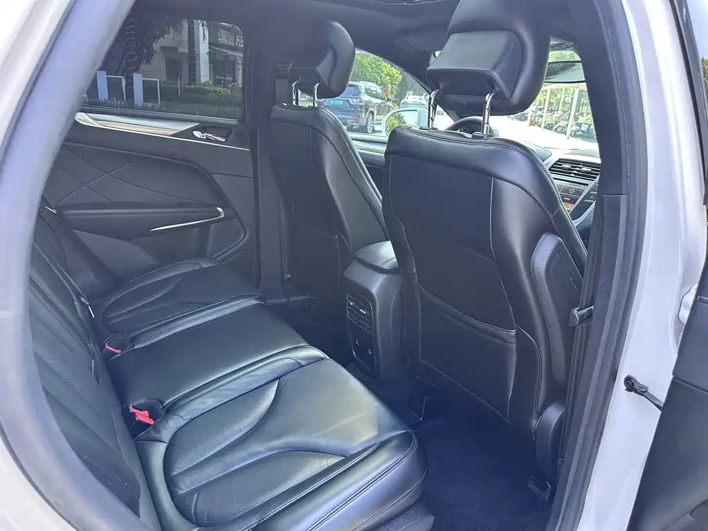 Lincoln MKC — миниатюра 10