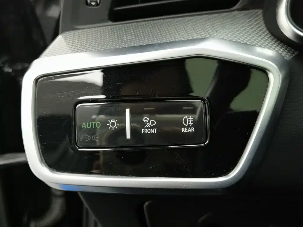 Audi A6L New Energy — миниатюра 21
